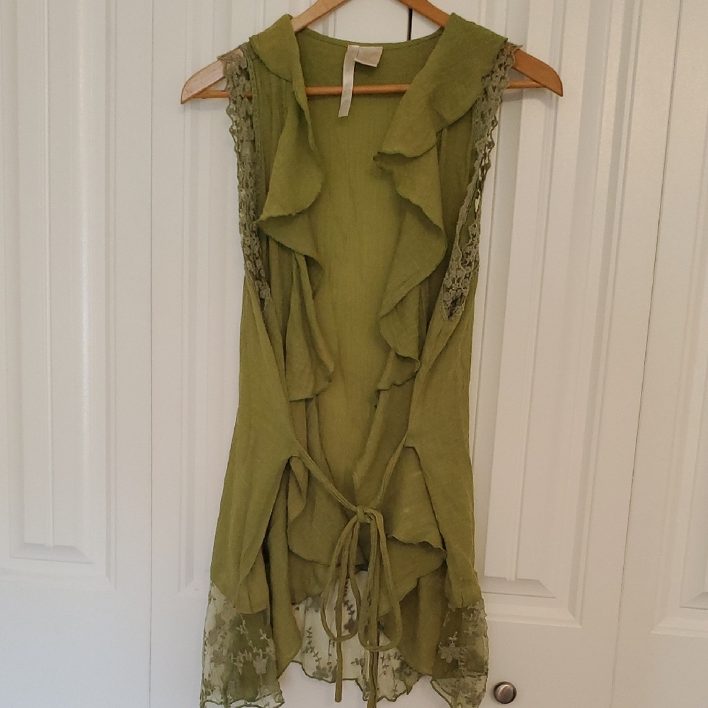 Green Sleeveless Ruffle Vest with Lace Trim